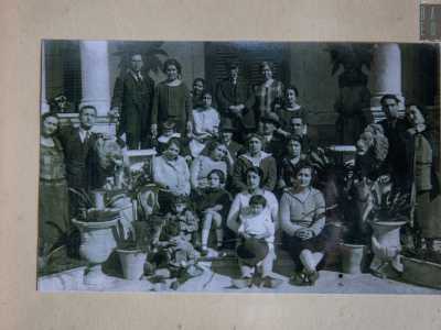 La costruzione della villa risale al 1911: vi si stabil� tutta la numerosa famiglia Damiani: il capostipite Nicola, sua moglie Antonia Caradonna e i loro dieci figli